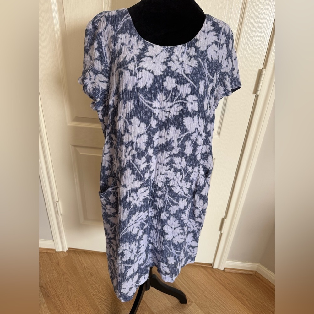 J. Jill Blue and White Floral Short-Sleeve 100% Linen Dress
